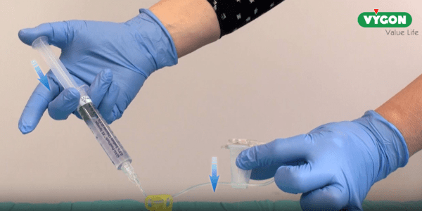 Dispositif de sécurité à biseau de Huber pour chambre implantable